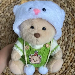 Nino – L’ours en peluche articulé fait main avec combinaison tricoté verte