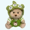 Nino – L’ours en peluche articulé fait main avec combinaison verte et bonnet d’alien