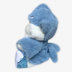 Nino – L’ours en peluche articulé fait main avec son déguisement de requin