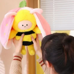 Peluche abeille fraise