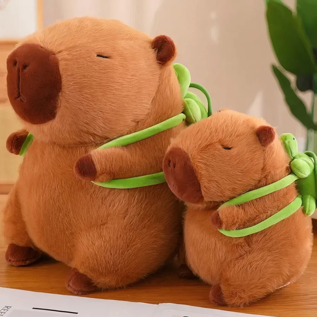 Peluche capybara avec sac à dos tortue