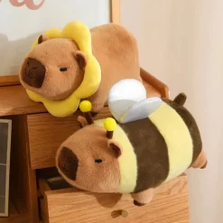 Peluche capybara déguisée style kawaii