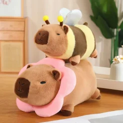 Peluche capybara déguisée style kawaii