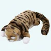 Peluche chat tigré marron endormi