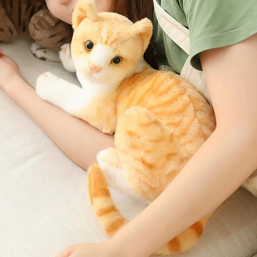 Peluche chat tigré orange couché