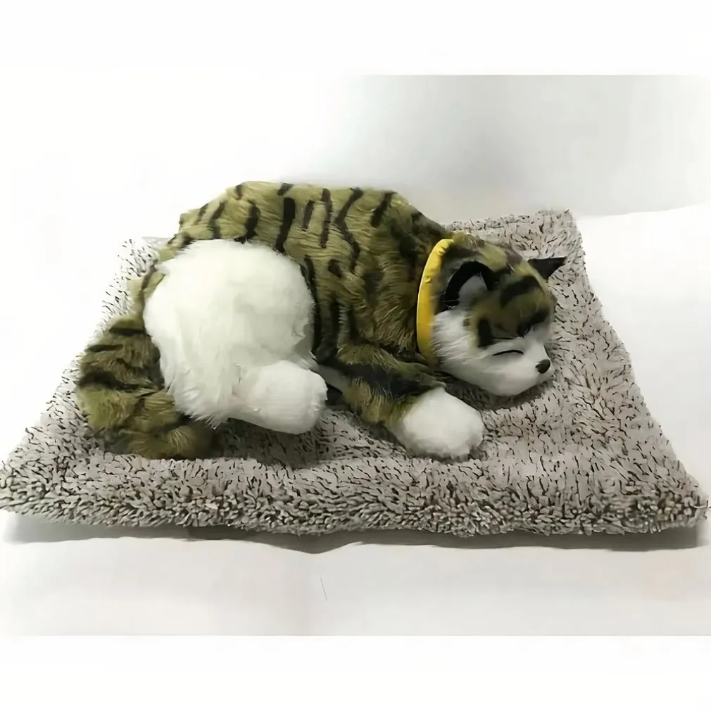 Peluche chat tigré vert endormi
