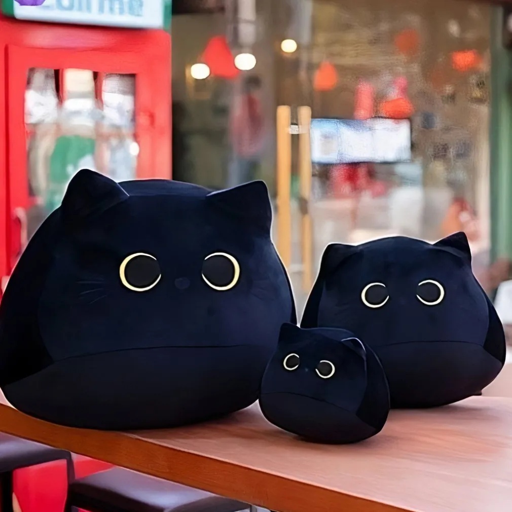 Peluche chaton noir aux grands yeux