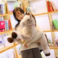 Peluche cheval beige couché