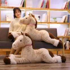 Peluche cheval beige couché