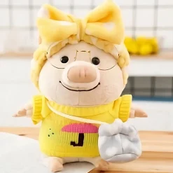 Peluche cochon habillé pull jaune
