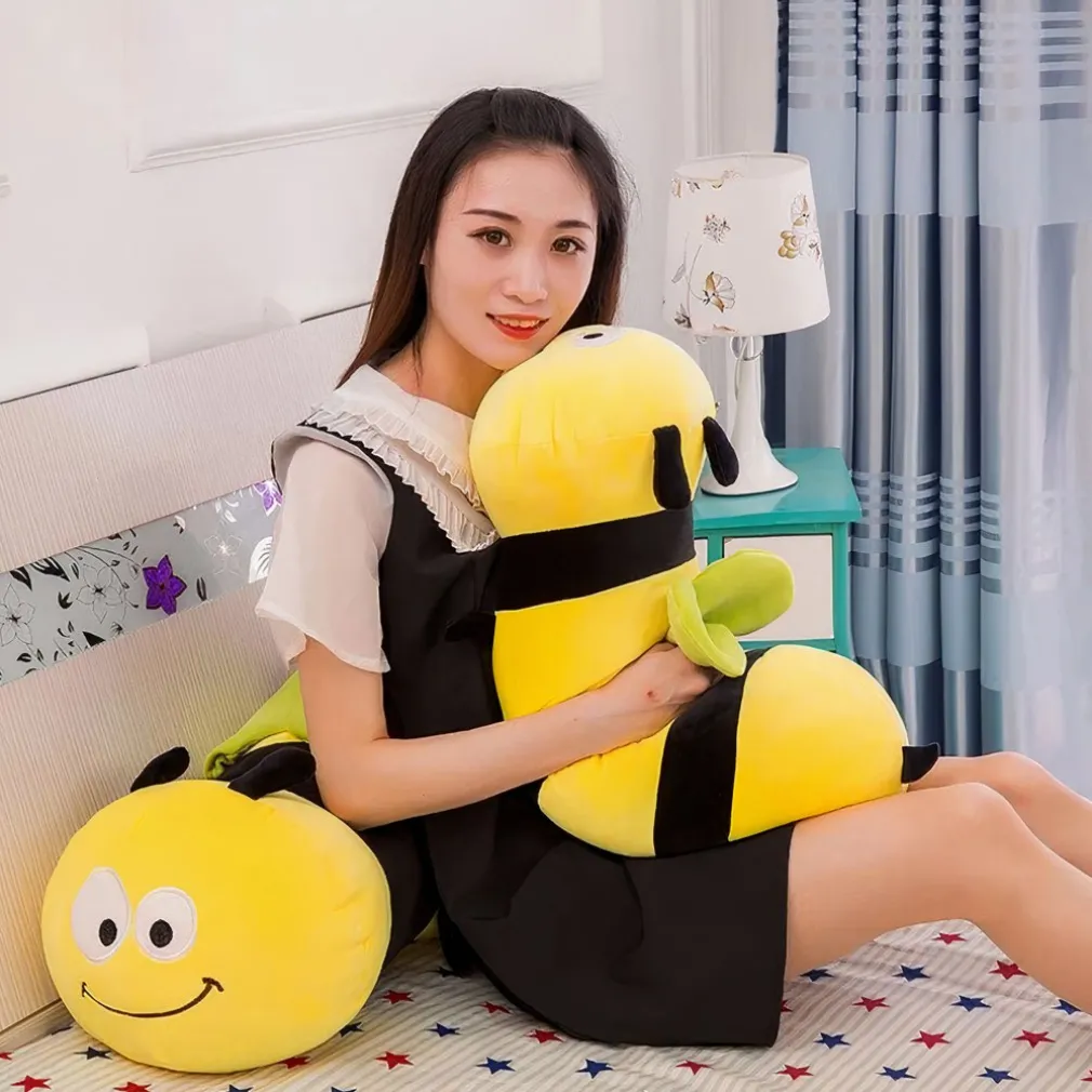 Peluche coussin abeille souriante