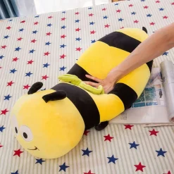Peluche coussin abeille souriante