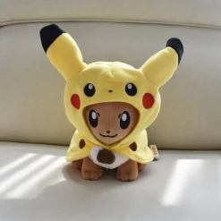 Peluche Evoli déguisée en Pikachu