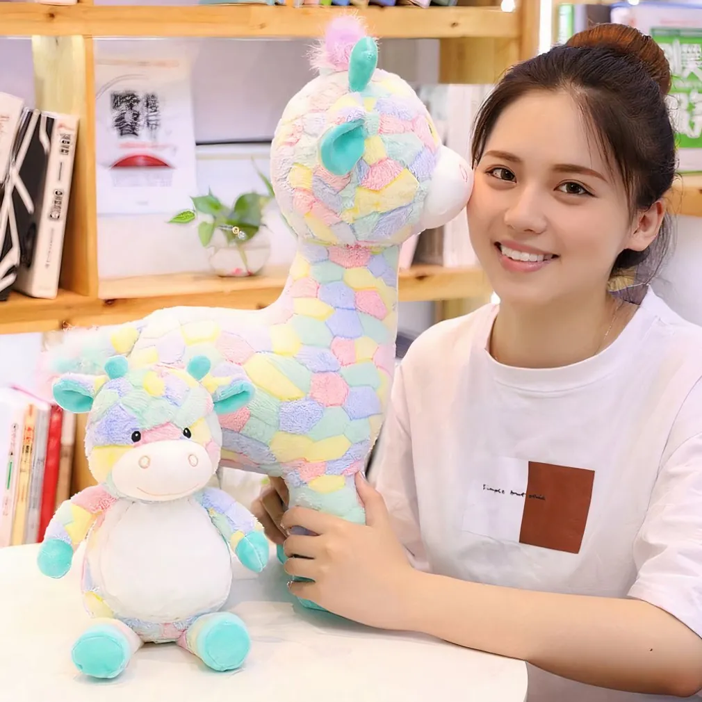 Peluche girafe arc-en-ciel