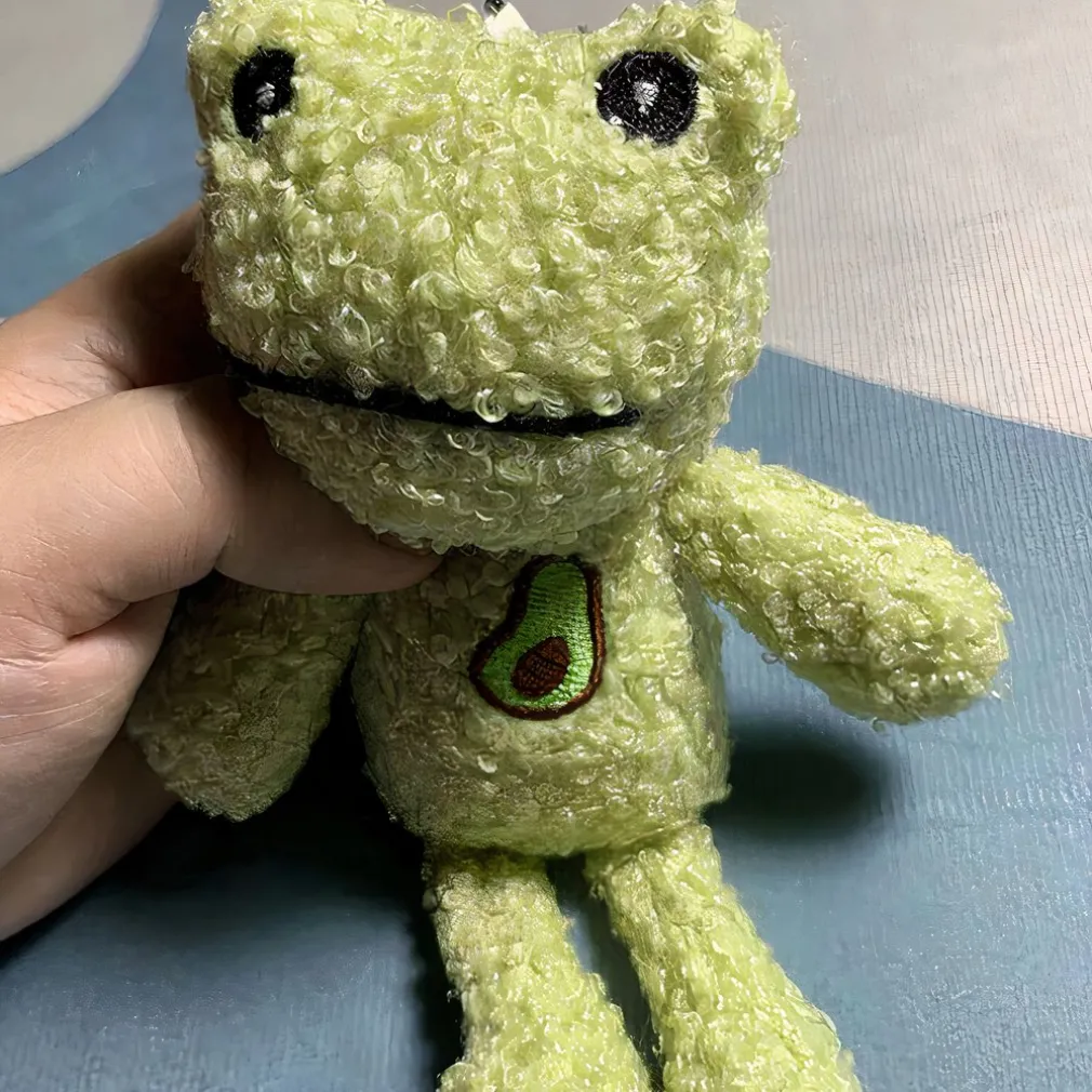 Peluche grenouille avec avocat