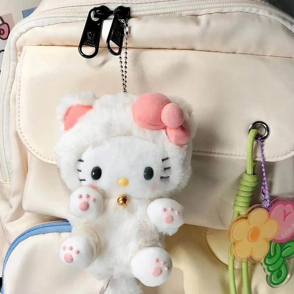 Peluche Hello Kitty avec un déguisement tout mignon