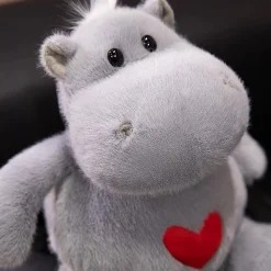 Peluche hippopotame avec un coeur