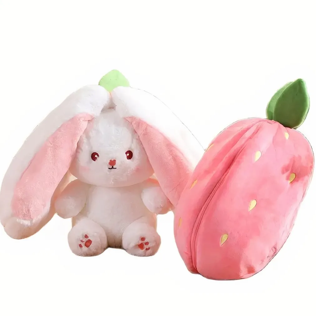 Peluche lapin caché dans une fraise