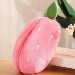 Peluche lapin caché dans une fraise