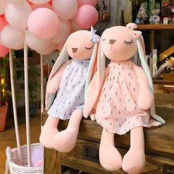 Peluche lapin de Pâques à robe