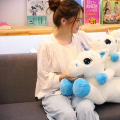 Peluche licorne bleu arc-en-ciel
