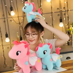 Peluche licorne bleue de corne dorée