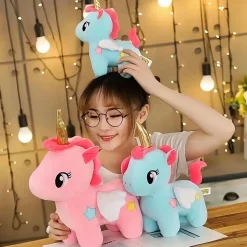 Peluche licorne bleue de corne dorée