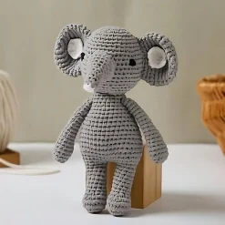 Peluche éléphant hochet en tricot