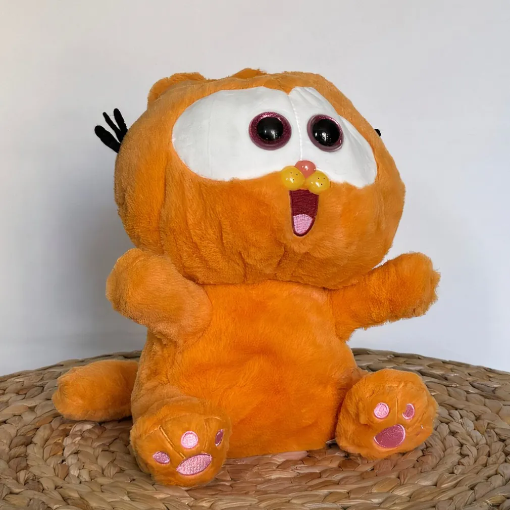 Peluche musicale Garfield avec des gros yeux qui respire