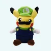 Peluche Pikachu déguisé en Luigi