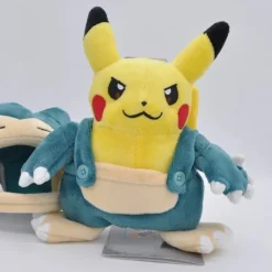 Peluche Pikachu déguisé en Ronflex