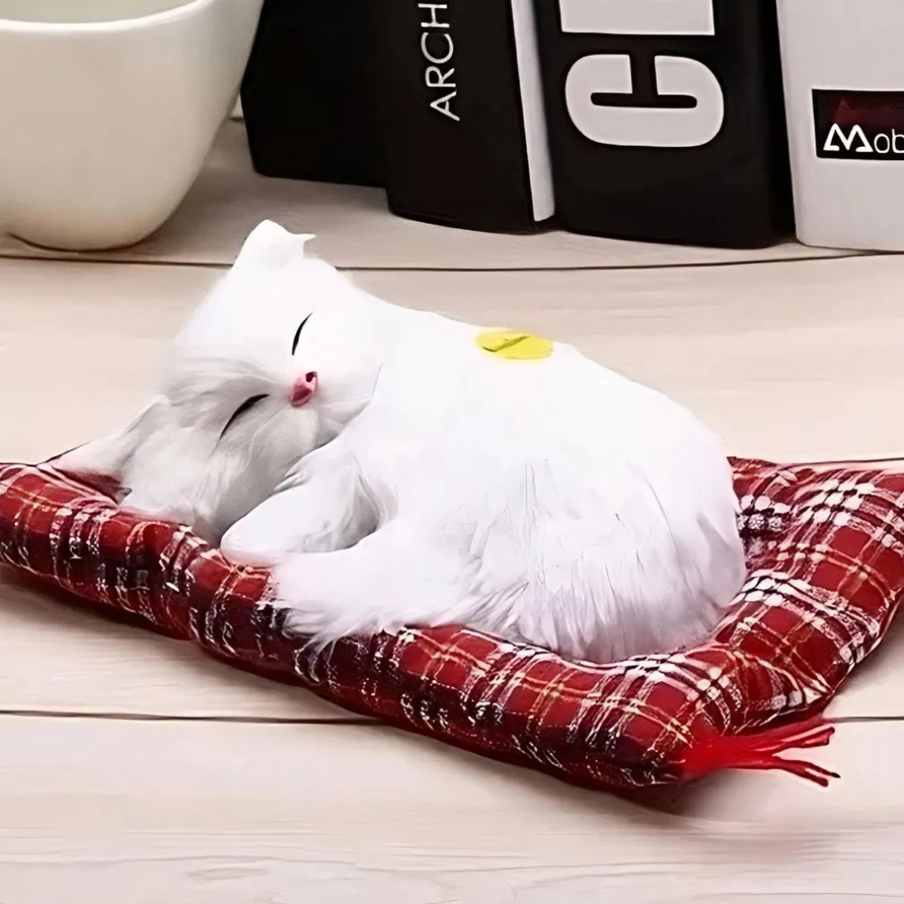 Peluche poupée chat blanc qui dort