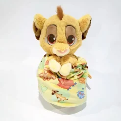 Peluche Simba dans une petite couverture