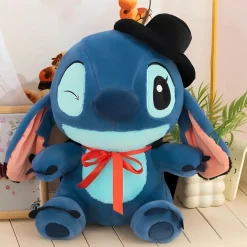 Peluche Stitch avec cape et chapeau melon