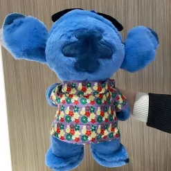 Peluche Stitch avec chemise à fleurs