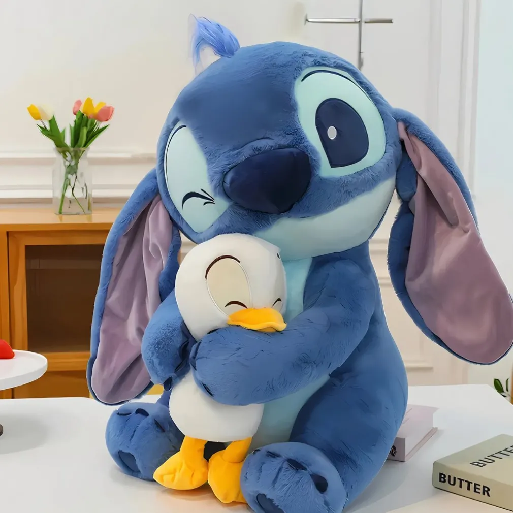Peluche Stitch avec son doudou canard