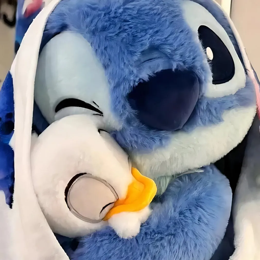 Peluche Stitch avec son doudou canard