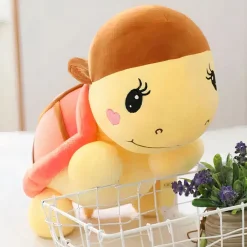 Peluche tortue rose à casquette