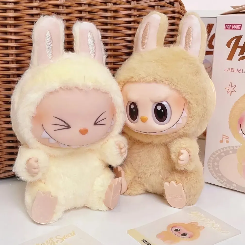 Peluche type Labubu boîte mystère assis