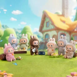 Peluche type Labubu boîte mystère debout
