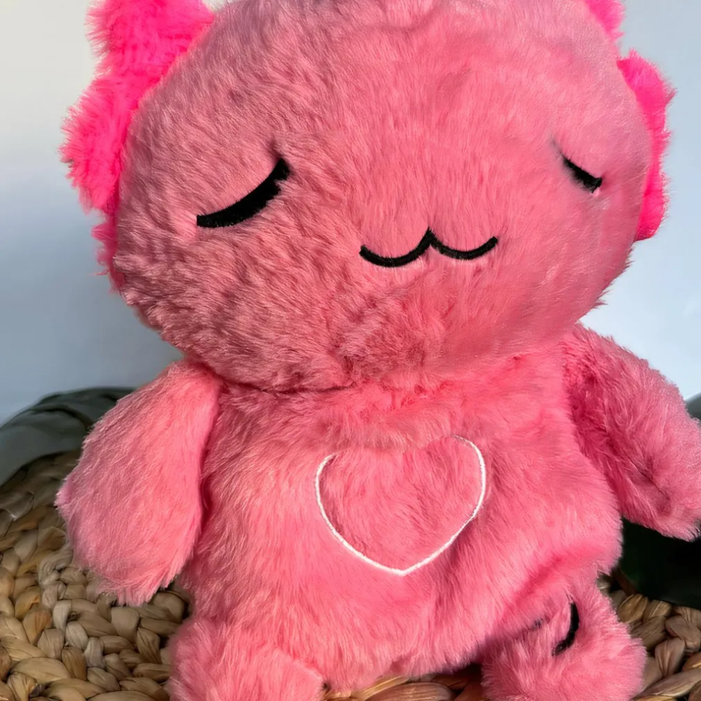 Peluche veilleuse rose d’axolotl qui respire avec berceuses intégrées